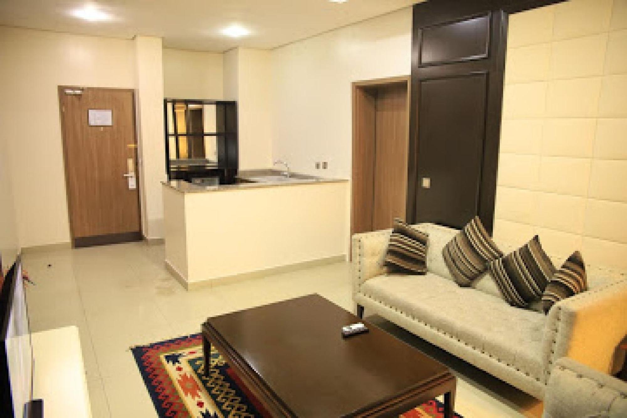 Room In Apartment - Best Western Plus-Presidential Suite Ibadan Exterior photo